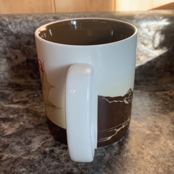 Canada Starbucks Collector Series 16 fl oz Mug - Picture 6 of 7